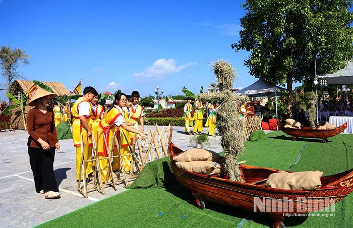 Học sinh thực hành trải nghiệm.