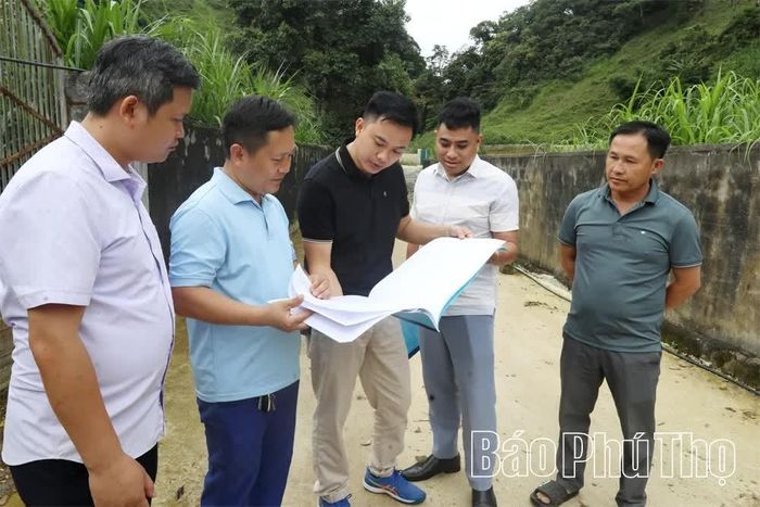 Các đơn vị và địa phương kiểm tra, nghiệm thu công trình đường giao thông.