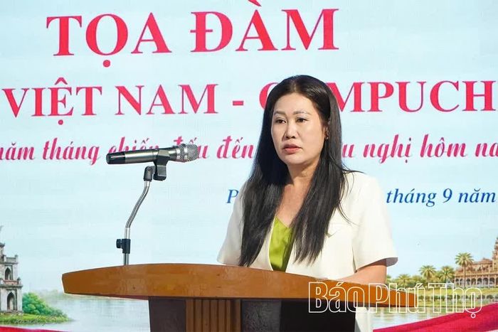 Chủ tịch Liên hiệp các tổ chức hữu nghị tỉnh Phú Thọ Nguyễn Thị Chúc Hảo phát biểu tại buổi tọa đàm.
