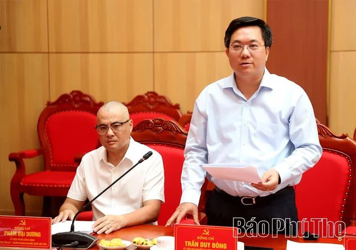 Chủ tịch UBND tỉnh Trần Duy Đông phát biểu tại buổi làm việc.