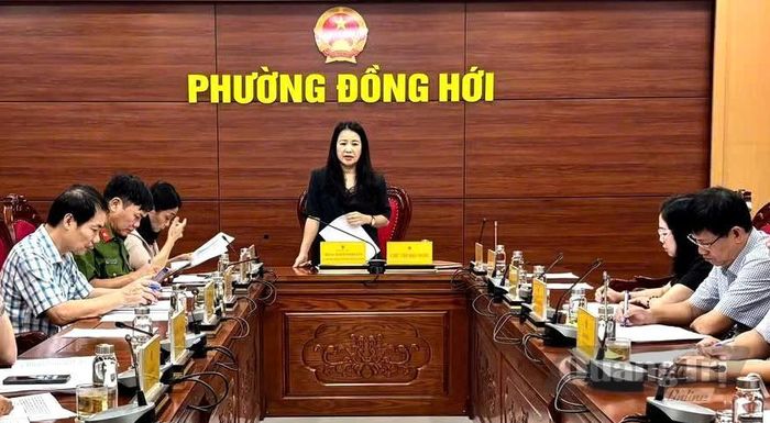 Phường Đồng Hới tập trung đánh giá tiến độ, xác định những nội dung cần đẩy nhanh và thống nhất cách thức hỗ trợ người dân hoàn thành việc tích hợp - Ảnh: P.V