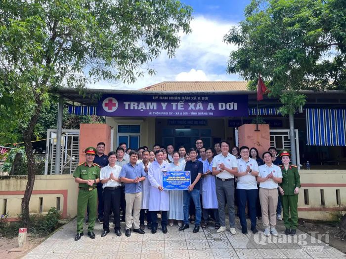 Trao tặng phòng chức năng thuộc Trạm Y tế xã A Dơi - Ảnh: L.O