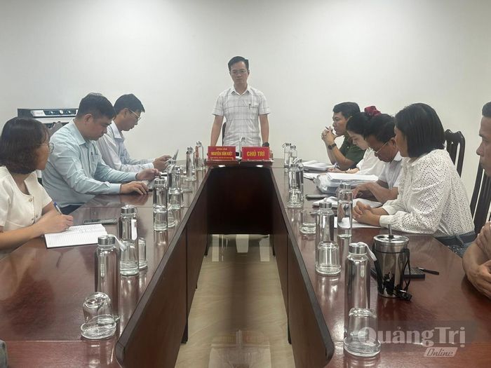 Đại diện lãnh đạo phường Đông Hà yêu cầu các đơn vị liên quan đề xuất hướng giải quyết hợp lý - Ảnh: V.A