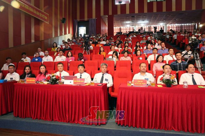 Các đại biểu dự cuộc thi.
