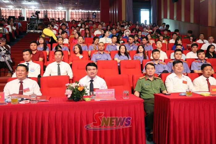 Các đại biểu dự cuộc thi.