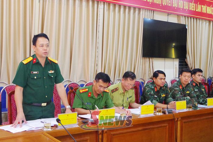Đại tá Phạm Hồng Tiến, Phó Chỉ huy trưởng - Tham mưu trưởng Bộ CHQS tỉnh Sơn La phát biểu tại buổi kiểm tra.