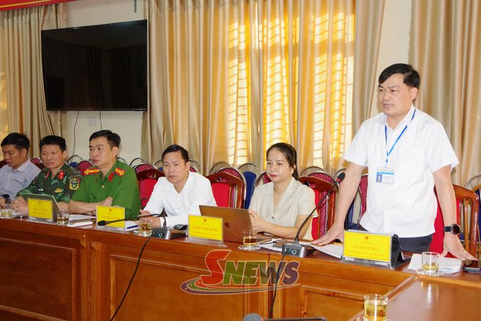 Lãnh đạo xã Mường Giôn phát biểu tại buổi kiểm tra.