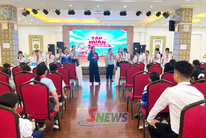 Tập huấn kỹ năng thực hiện nghi thức, nghi lễ Đội và xây dựng, phát triển đội nghi lễ.