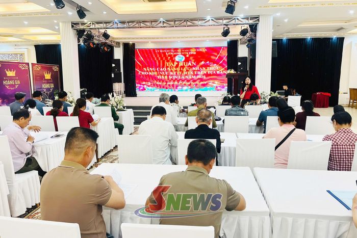 Các học viên tham gia lớp tập huấn.