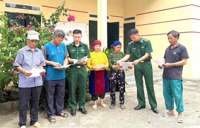 Các tài liệu trực quan cung cấp thông tin cho các hộ tham gia bảo về đường biên.