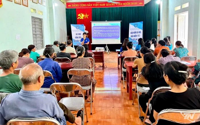 Bảo hiểm xã hội cơ sở Bắc Kạn tổ chức hội nghị tuyên truyền BHXH tại xã Cẩm Giàng.