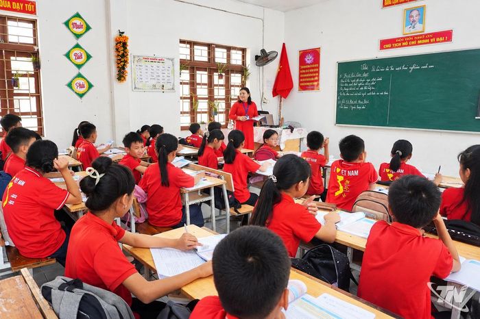 Một giờ học tại Trường Tiểu học và THCS Cẩm Giàng.