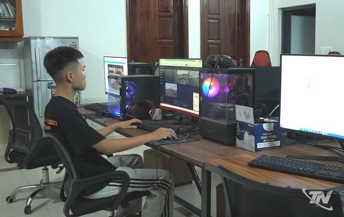 Sinh viên Trường Đại học Công nghệ Thông tin và Truyền thông (ICTU) chủ động làm việc thực tế tại doanh nghiệp, thu hẹp khoảng cách giữa lý thuyết và thực hành.