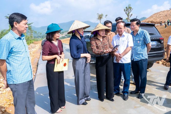 Đồng chí Phó Chủ tịch UBND tỉnh cho ý kiến vào phương án phục vụ Festival Trà Quốc tế - Thái Nguyên của sân golf Tân Thái.