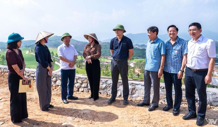 Đồng chí Phó Chủ tịch UBND tỉnh Nguyễn Thị Loan kiểm tra thực tế tại Tổ hợp khu vui chơi giải trí, nhà ở và sân golf Tân Thái.