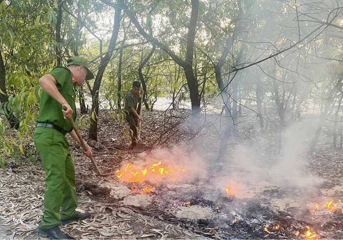 Cháy rừng trong mùa hè ở Phong Quảng.