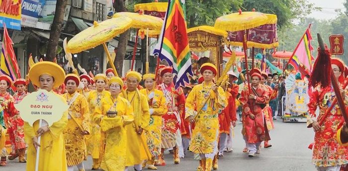  Những năm gần đây việc tái hiện đoàn rước bộ ở Lễ hội điện Huệ Nam thật sự cuốn hút du khách.