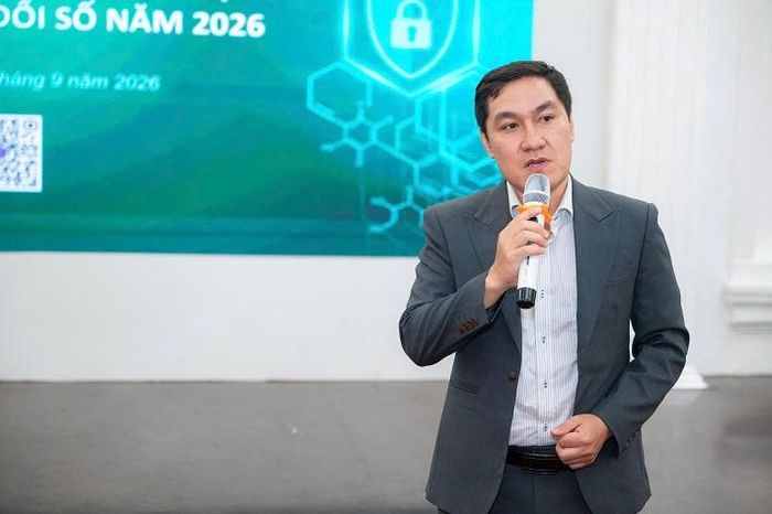 Thượng tá Trần Việt Cường, Phó Giám đốc phụ trách Trung tâm Huấn luyện, Cục A05 trao đổi về tác động của các sự cố an ninh mạng đối với hoạt động của Tập đoàn và các đơn vị thành viên