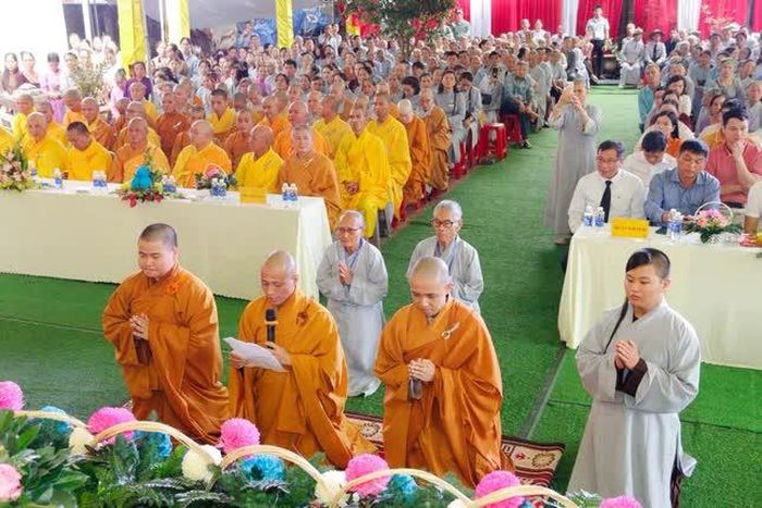 Đại đức tân trụ trì Thích Thuận Trí dâng lời phát nguyện