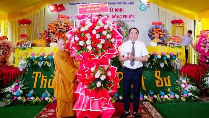Tặng hoa chúc mừng
