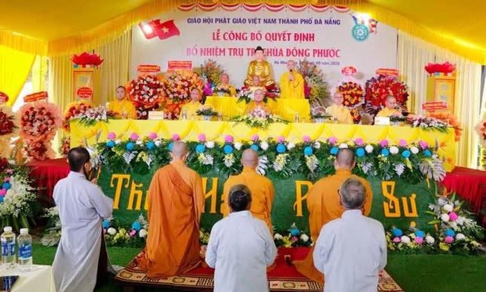Thượng tọa Thích Thông Đạo ban đạo từ