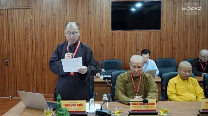 Thượng tọa Thích Minh Nhẫn trình bày trình tự các buổi họp hiệp thương nhân sự dự kiến giới thiệu vào Ban Trị sự Phật giáo tỉnh Khánh Hòa nhiệm kỳ 2026-2031