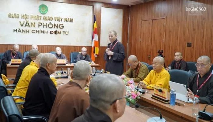 Thượng tọa Thích Minh Nhẫn là người làm đầu mối để hỗ trợ Ban Giám hiệu các trường