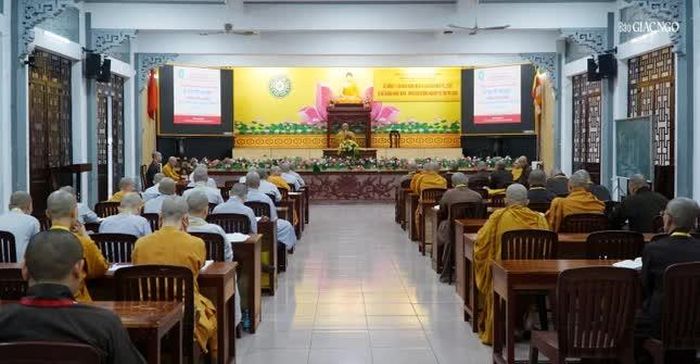 41 Tăng Ni giảng sinh Lớp Cao cấp giảng sư thi tốt nghiệp, tại thiền viện Quảng Đức