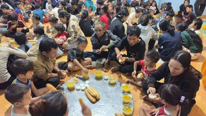 Bữa ăn dinh dưỡng đến người dân vùng cao