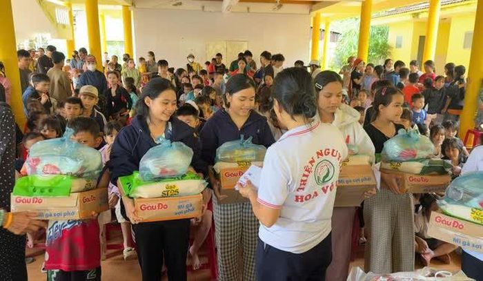 200 phần quà được trao tặng