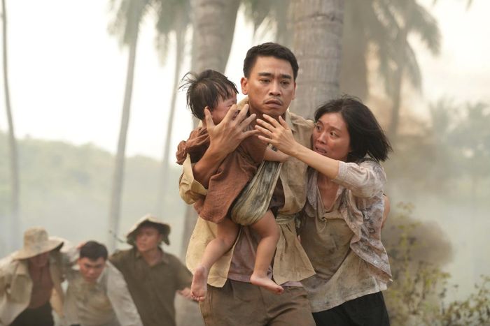 Diễn viên Kim Hải và Quyên Hứa trong phim "Lật mặt 8: Vòng tay nắng" của đạo diễn Lý Hải
