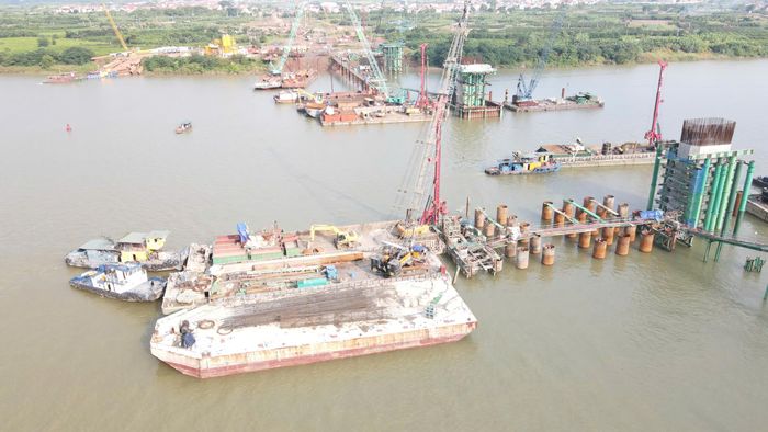 Nhà đầu tư kiến nghị Hà Nội đẩy nhanh di dời đường điện 500kV, hoàn thành giải phóng mặt bằng và tháo gỡ thủ tục cấp phép các mỏ vật liệu, tạo mặt bằng và nguồn vật liệu liên tục cho công trường.