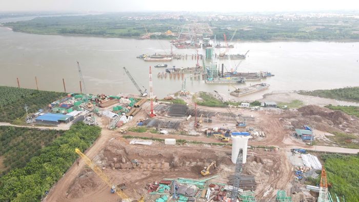 Bài toán nguồn vật liệu vẫn đặt ra với dự án khi ngoài mỏ Hồng Cóc 2 đã được cấp phép, một số mỏ khác chưa hoàn tất thủ tục cấp phép, gây khó khăn cho việc chủ động vật liệu và bảo đảm tiến độ thi công.
