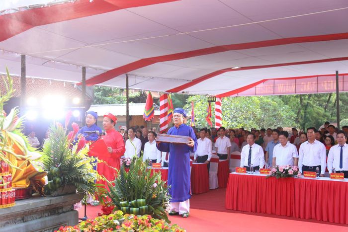 Đọc văn tế tưởng niệm 584 năm ngày mất Anh hùng dân tộc, Danh nhân văn hóa thế giới Nguyễn Trãi.