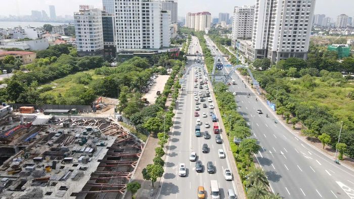 Sở Xây dựng yêu cầu người điều khiển phương tiện chấp hành biển báo, vạch sơn và duy trì khoảng cách an toàn khi qua cầu Nhật Tân. Trong thời gian đầu, lực lượng chức năng sẽ tăng cường hướng dẫn, phân luồng, kiểm tra và xử lý vi phạm tại cầu cùng các tuyến đường, nút giao lân cận; đồng thời phối hợp điều chỉnh đèn tín hiệu phù hợp với lưu lượng phương tiện.