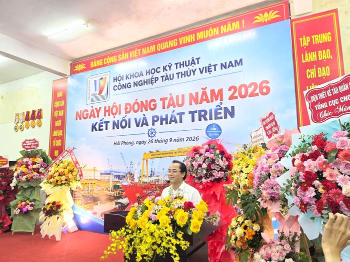 PGS.TS Vũ Ngọc Khiêm, Chủ tịch VISIA phát biểu khai mạc “Ngày hội đóng tàu năm 2026 - kết nối và phát triển”.