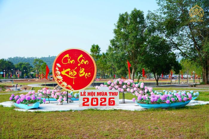 Lễ hội năm nay được tổ chức theo hướng mở, tạo điều kiện để Nhân dân và du khách tham gia. Ban Tổ chức tăng cường chỉnh trang cảnh quan, trang trí không gian di sản, bố trí các điểm check-in và ứng dụng công nghệ số.