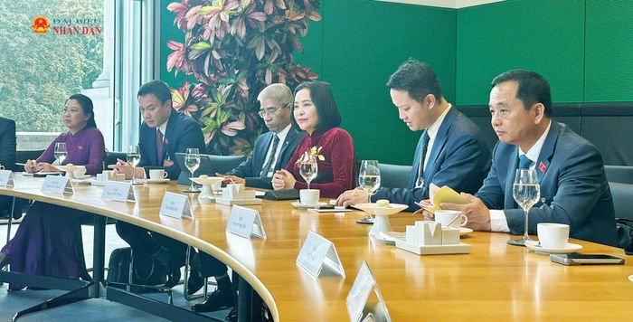 Phó Chủ tịch Quốc hội Nguyễn Thị Thanh và Đoàn đại biểu Quốc hội Việt Nam tại hội đàm