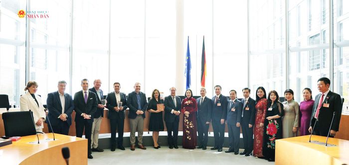 Phó Chủ tịch Quốc hội Nguyễn Thị Thanh làm việc với Ủy ban Đối ngoại Quốc hội Liên bang Đức