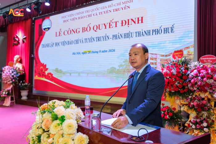PGS.TS Lê Hải Bình, Ủy viên Ban Chấp hành Trung ương Đảng, Phó Giám đốc Thường trực Học viện Chính trị quốc gia Hồ Chí Minh phát biểu.