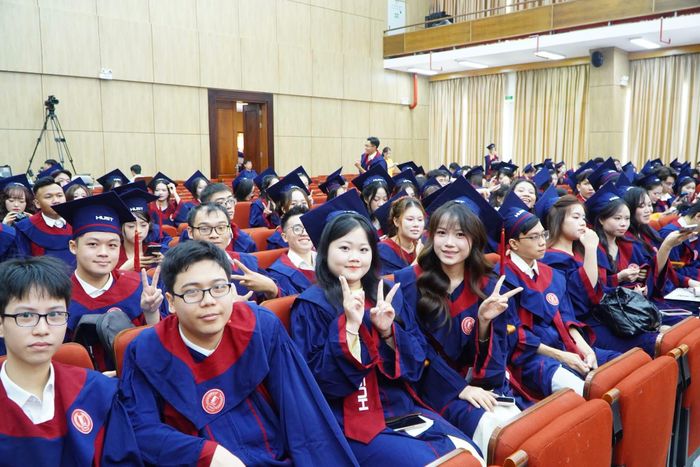 Sinh viên Đại học Bách khoa Hà Nội tại buổi Lễ tốt nghiệp
