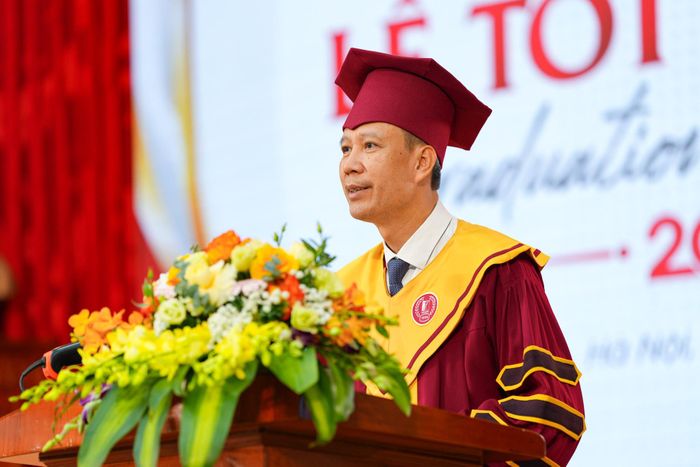 GS.TS Lê Anh Tuấn, Giám đốc Đại học Bách khoa Hà Nội phát biểu tại buổi Lễ tốt nghiệp