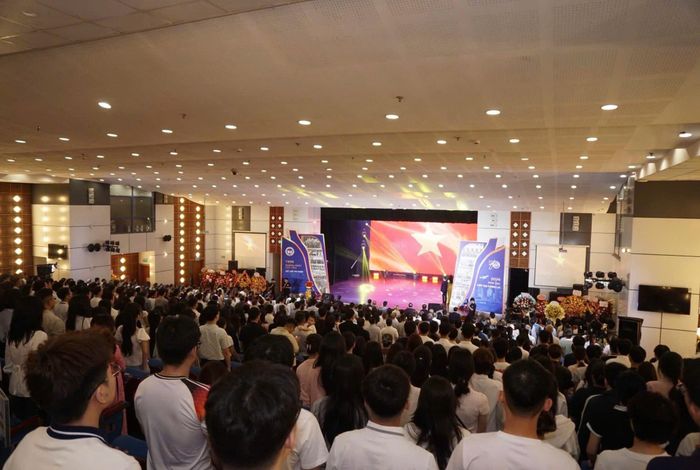 Hàng nghìn sinh viên dự Lễ kỷ niệm 70 năm truyền thống Viện Thương mại và Kinh tế quốc tế