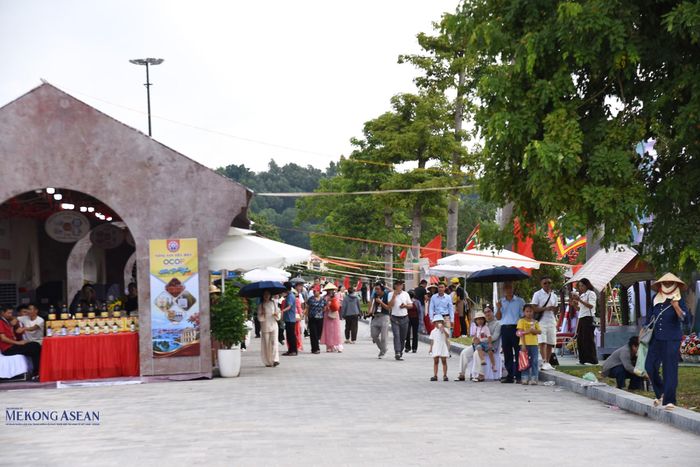 Người dân và du khách đến với Tuần Văn hóa Du lịch và Xúc tiến Thương mại Lễ hội Côn Sơn, Kiếp Bạc - mùa Thu năm 2026. Ảnh: Phùng Nguyện.