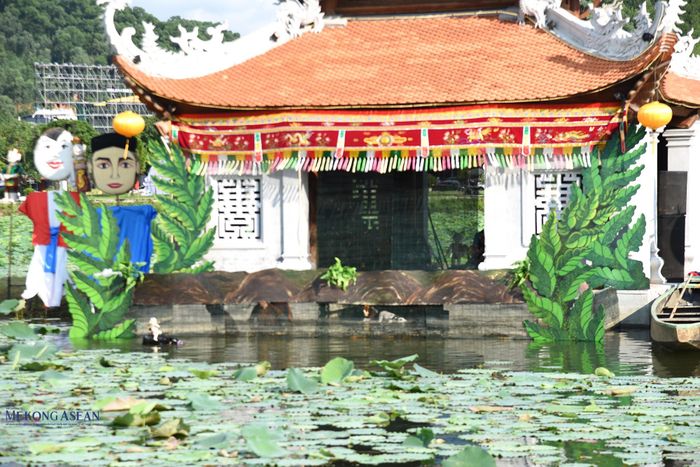 Múa rối nước - loại hình nghệ thuật độc đáo được sinh thành từ nền văn minh lúa nước, là sự kết tinh tài hoa của người nghệ nhân dân gian qua bao thế hệ. Ảnh: Phùng Nguyện.
