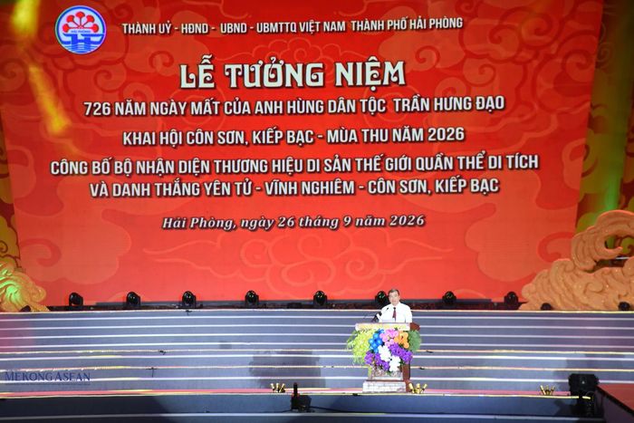 Ông Nguyễn Minh Hùng, Phó Chủ tịch UBND thành phố Hải Phòng, Trưởng Ban tổ chức Lễ hội Côn Sơn, Kiếp Bạc - mùa Thu năm 2026 đọc diễn văn. Ảnh: Phùng Nguyện.