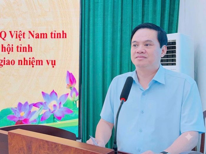 Đồng chí Nguyễn Mạnh Hùng, Ủy viên Ban Thường vụ Tỉnh ủy, Phó Chủ tịch Thường trực Ủy ban MTTQ Việt Nam tỉnh Sơn La phát biểu tại hội nghị.