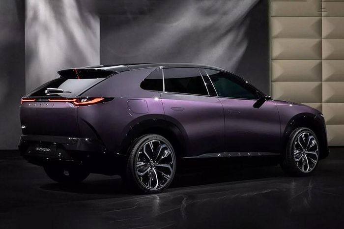 Mazda CX-6e sở hữu thiết kế SUV điện fastback. Ảnh: Mazda