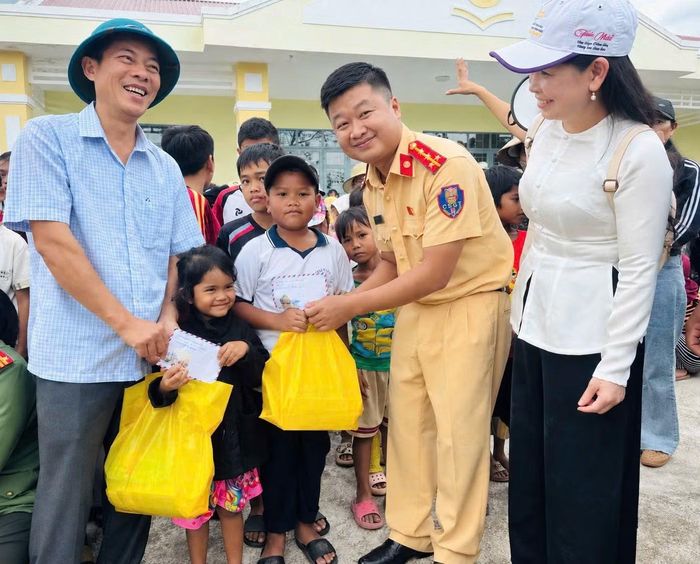 Chi đoàn Cục CSGT phía Nam với nhiều hoạt động hỗ trợ vùng nông thôn khó khăn.