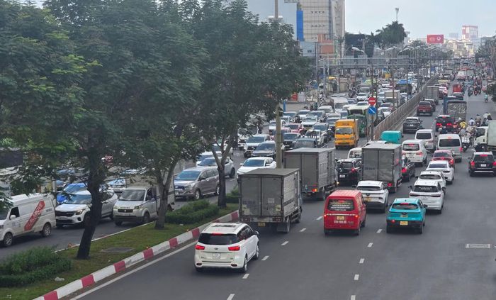 Quá tải phương tiện trên tuyến QL13.